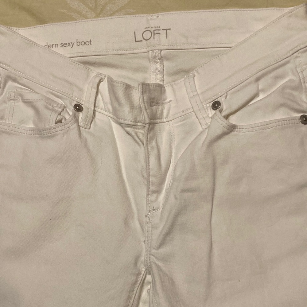 Loft Modern sexy boot cut jeans in white. Size 00/24. Great condition